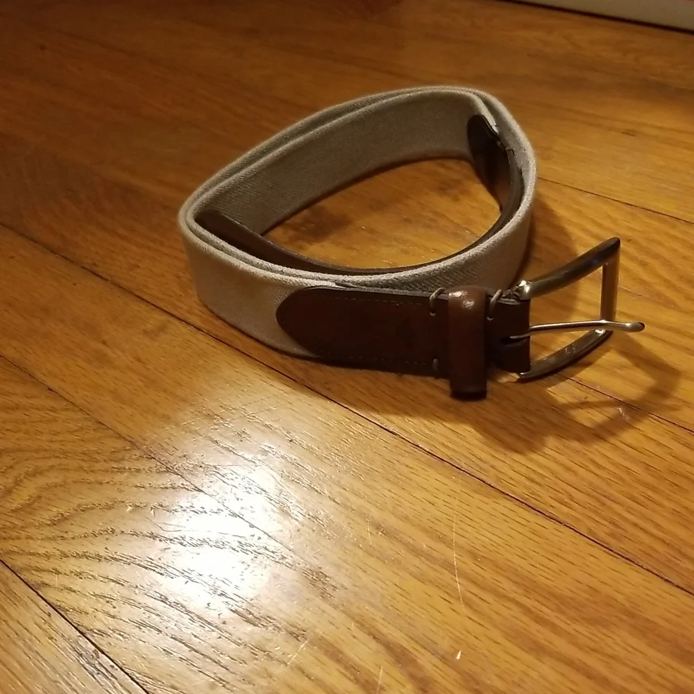 DOCKERS BELT/STRETCHES A LITTLE WORN ONCE SIZE LG, unisex